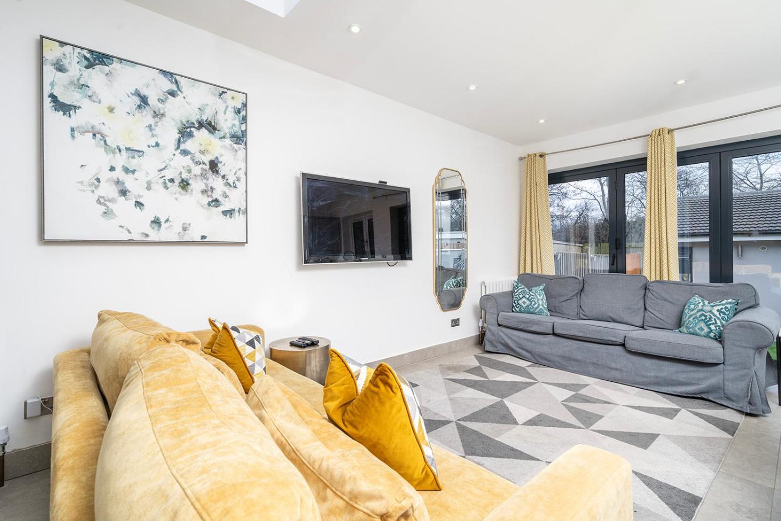 Large 4 Bedroom House With Parking Available Londres Exterior foto