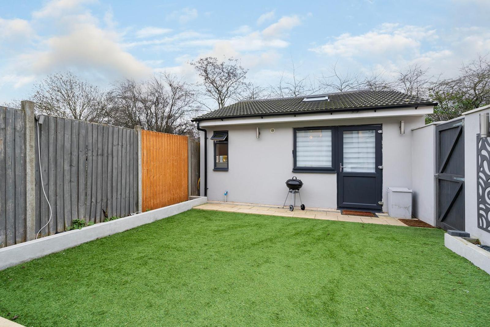 Large 4 Bedroom House With Parking Available Londres Exterior foto
