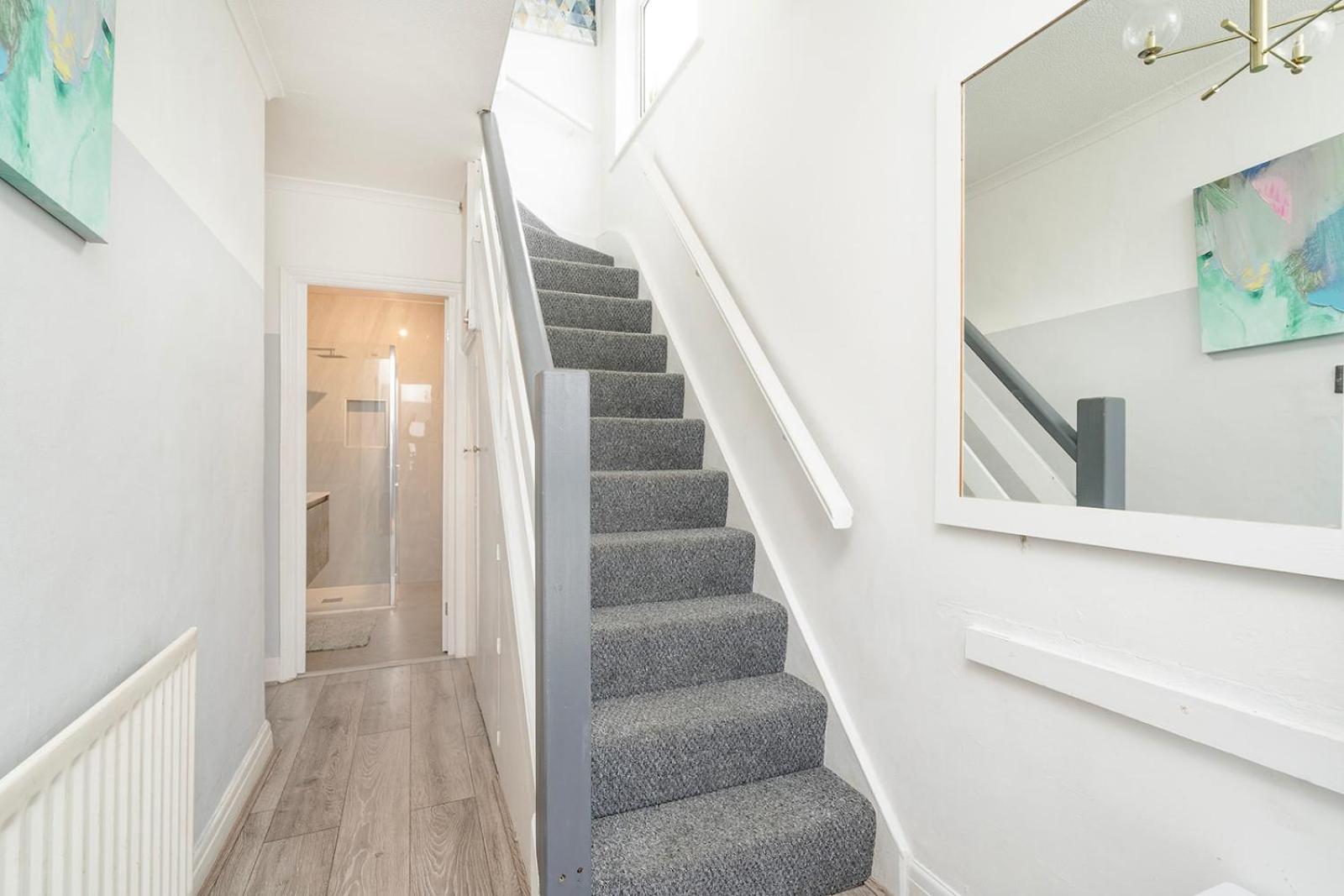 Large 4 Bedroom House With Parking Available Londres Exterior foto