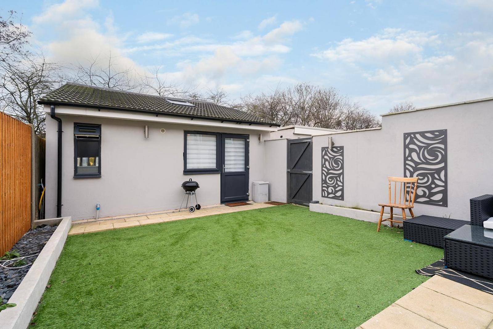 Large 4 Bedroom House With Parking Available Londres Exterior foto